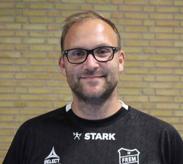 Nicolai Mark Gram Jørgensen ser frem til den nye sæson og håber at lokalsamfundet vil være med til at skabe den fortættede stemning i Skovbohallen som var der tilbage i tid. 
